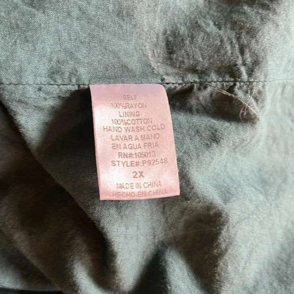 Andree by Unit tunic women size 2x green with embroidery in a cream color - Picture 9 of 10